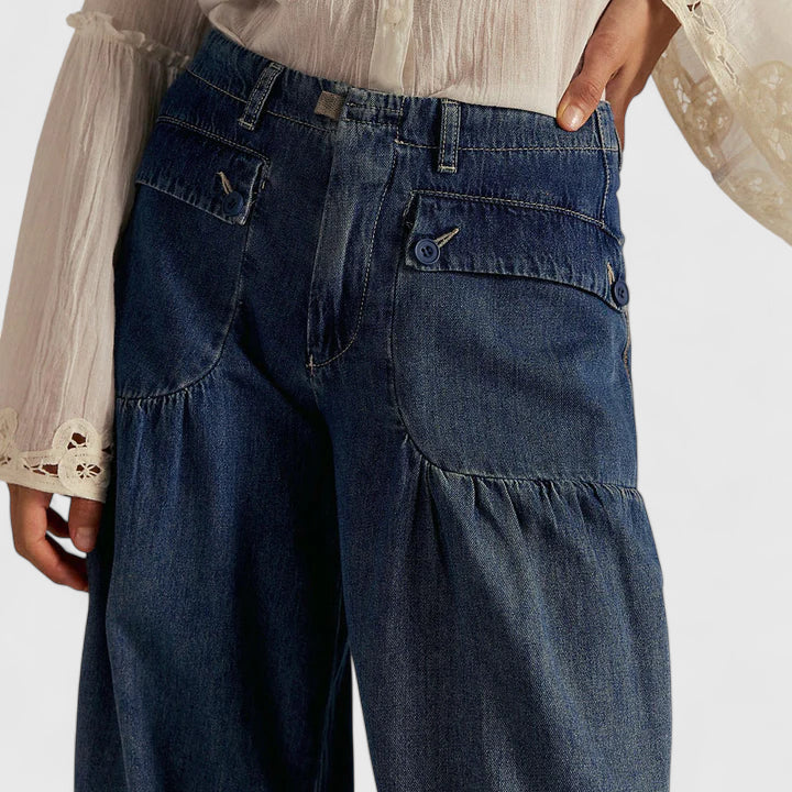 Smart Trousers with a Fluid Silhouette