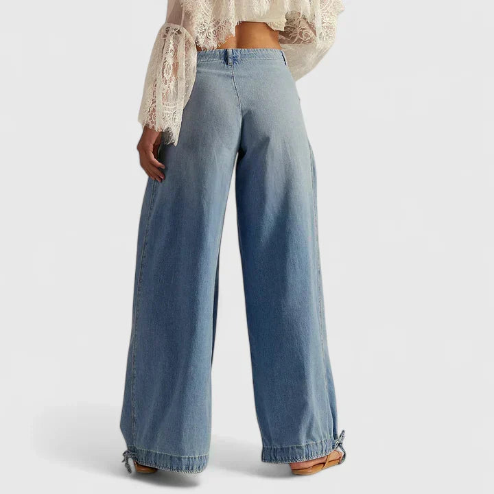 Smart Trousers with a Fluid Silhouette