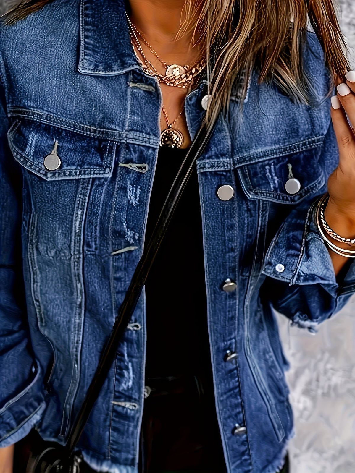 Relaxed Fit Washed Denim Jacket with Collar and Raw Hem